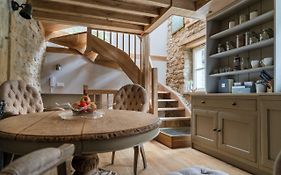 Twin Cottage